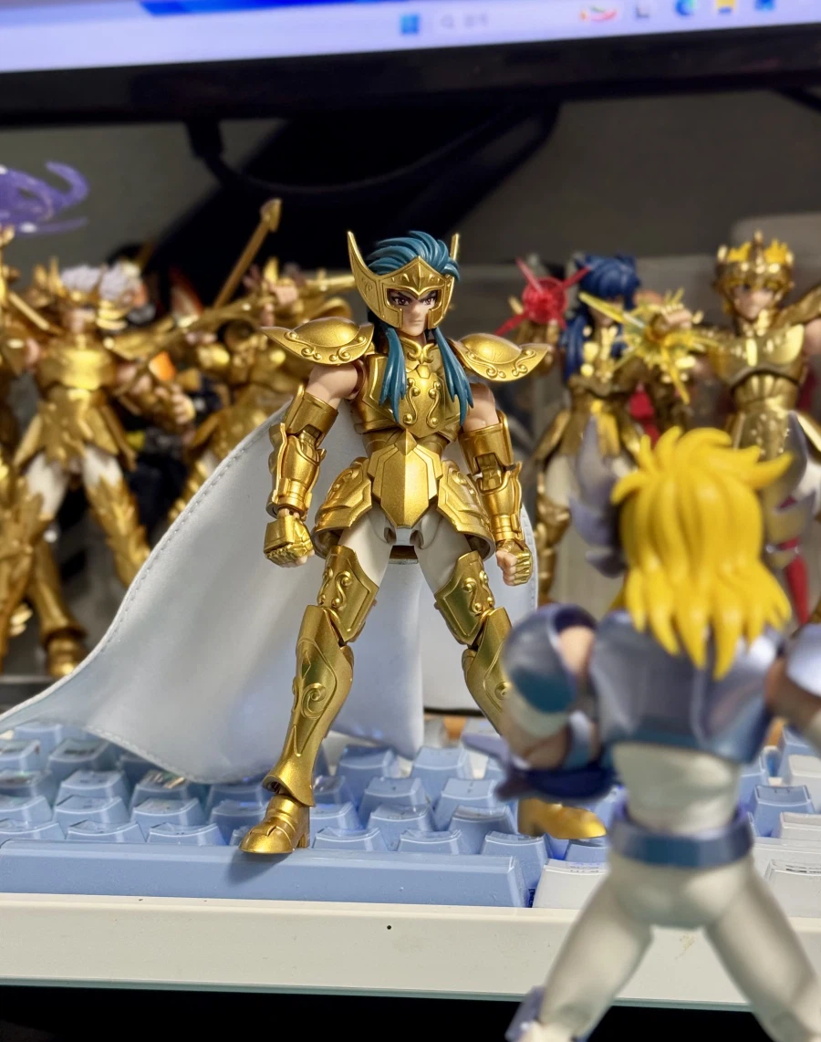 블로키 골드세인트용 망토를 샀어요._2.webp