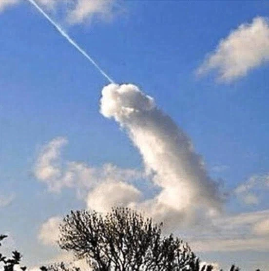 구름모양이 참... ㅈ...같..._1.webp