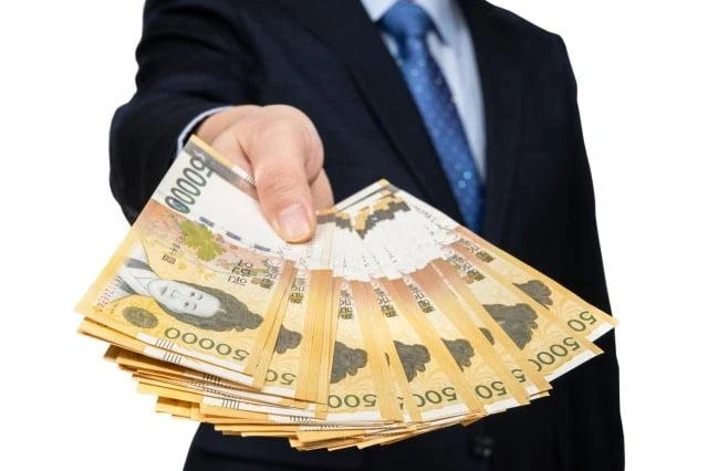 아 큰아버지 또 잔소리하러 오셨네;;;_1.webp