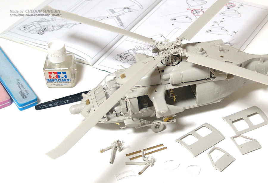 [Kitty Hawk] MH-60L Black Hawk 프라모델 모형_5.jpg