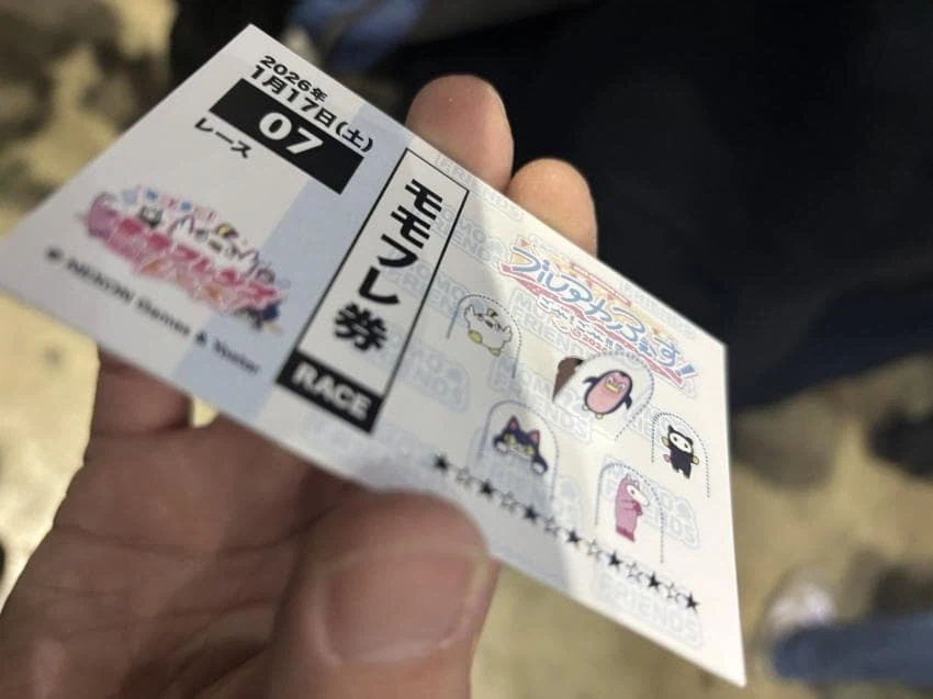 블루아카) 5주년 일본 현장에서 봤던 3d 영상들 모음.mp4_1.webp