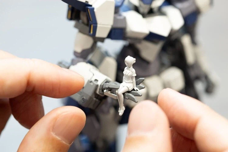 [카도카와]풀 메탈 패닉! 패밀리 아주르 레이븐. 메카모델 개발의 뒷이야기를 듣다_7.webp