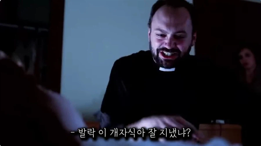 수 많은 악마를 퇴치한 베테랑 신부.JPG_11.webp