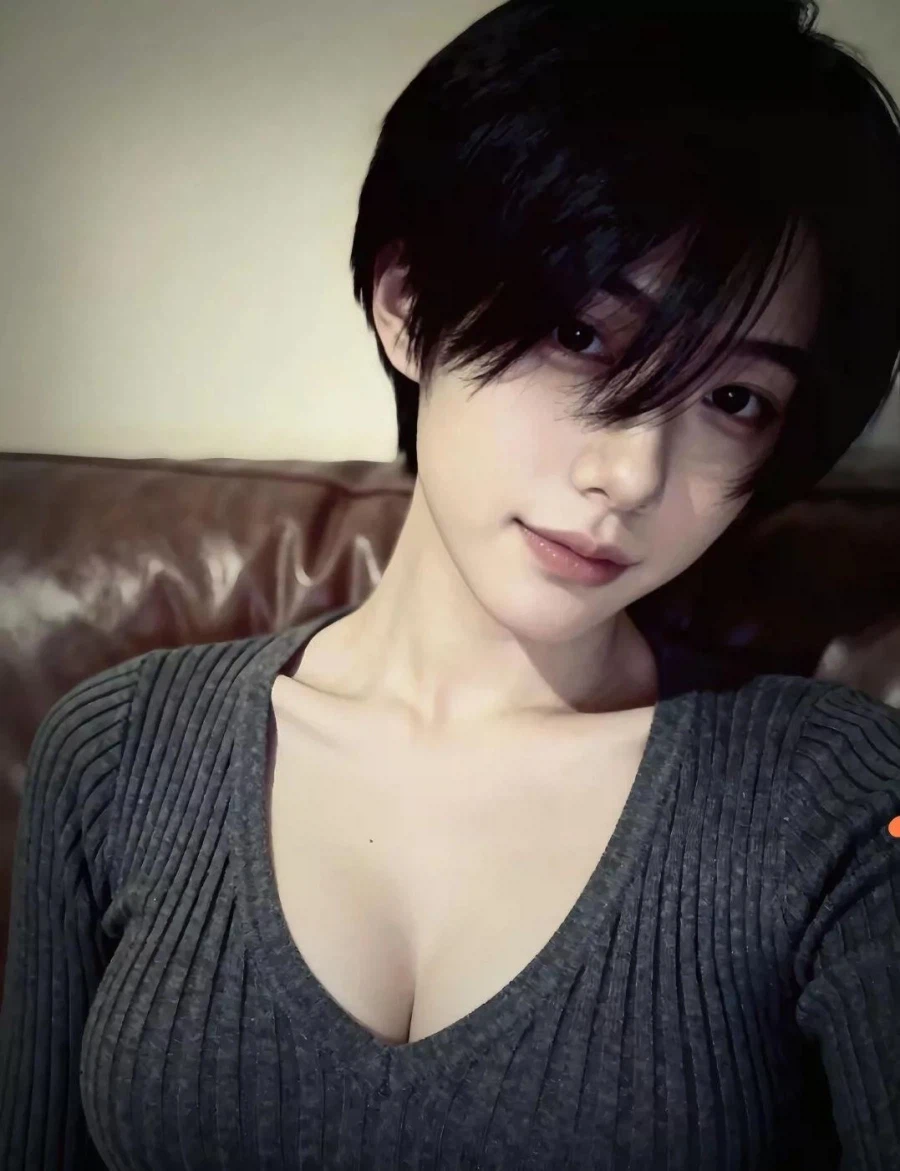 남자 아이돌같은 외모.jpg_2.webp