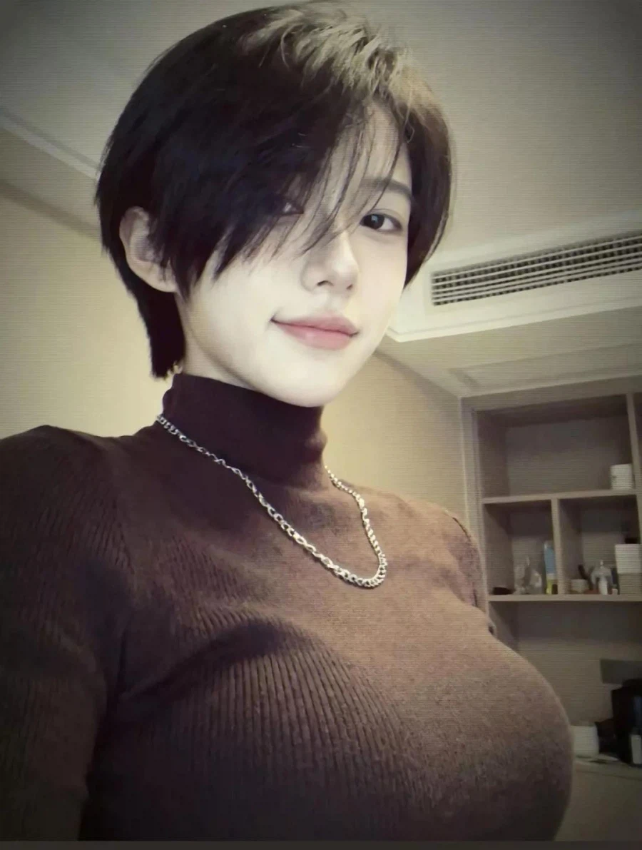 남자 아이돌같은 외모.jpg_5.webp