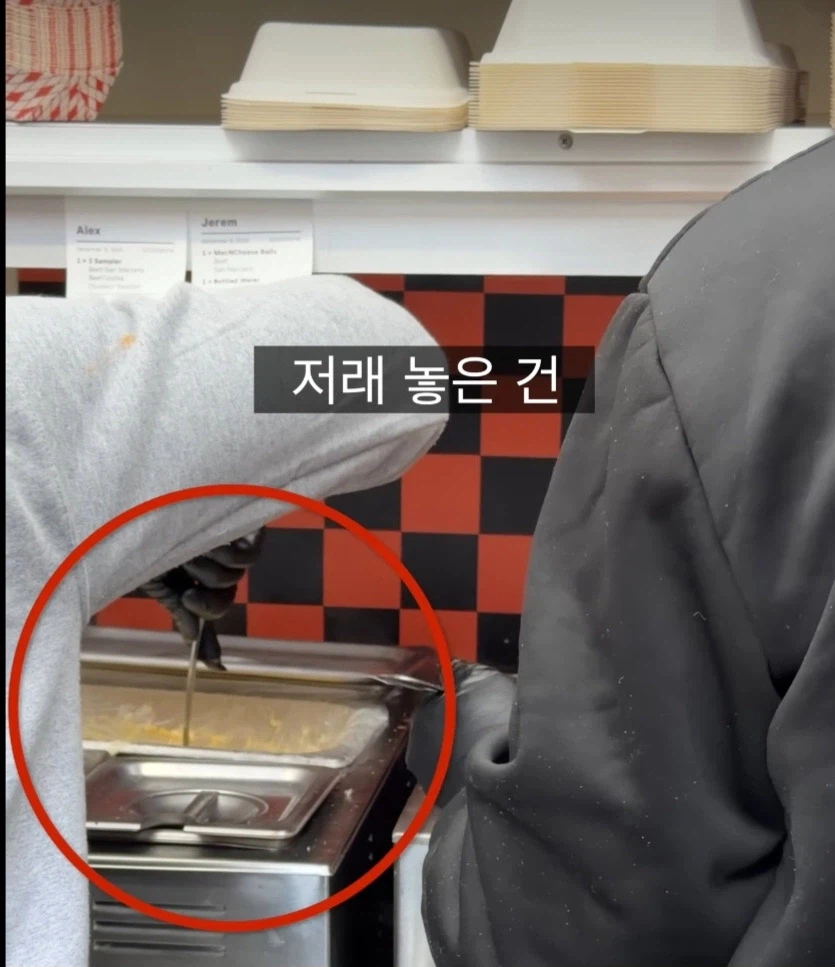 비닐도 안쓰는 인도랑 비교가 안되는 미국 길거리 음식 위생_2.webp