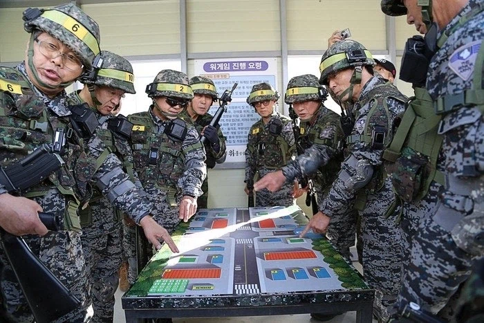 5060 : 아ㅋㅋ 군대 아무리 좋아져도 다시 안간다고_6.webp