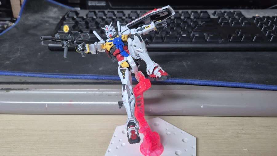 최근 만든 건프라 하얀건담 입니다._5.webp