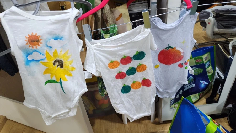 아기 옷에 낙서하기_2.webp