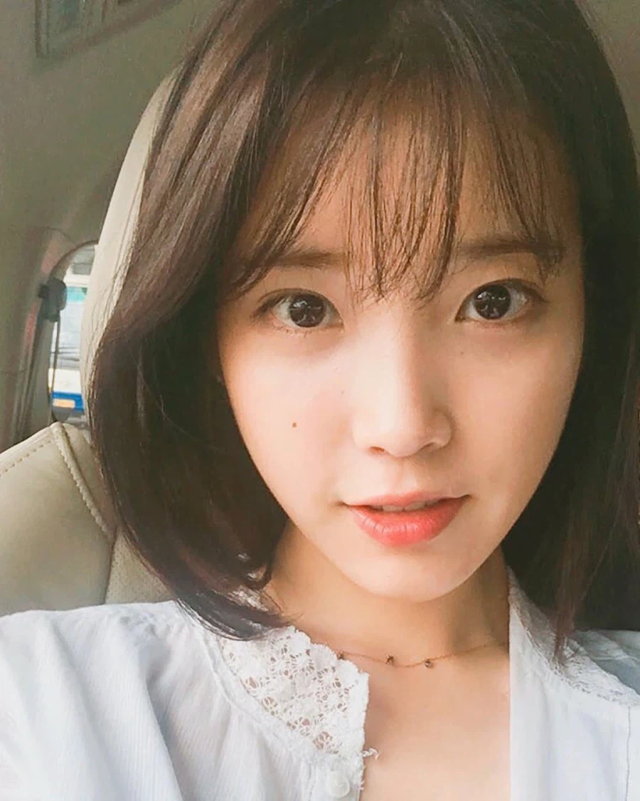 니들 매거진 인스타그램(2016년 그 시절 아이유)_5.webp