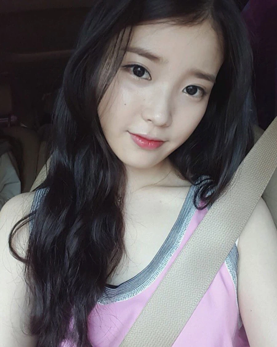 니들 매거진 인스타그램(2016년 그 시절 아이유)_12.webp