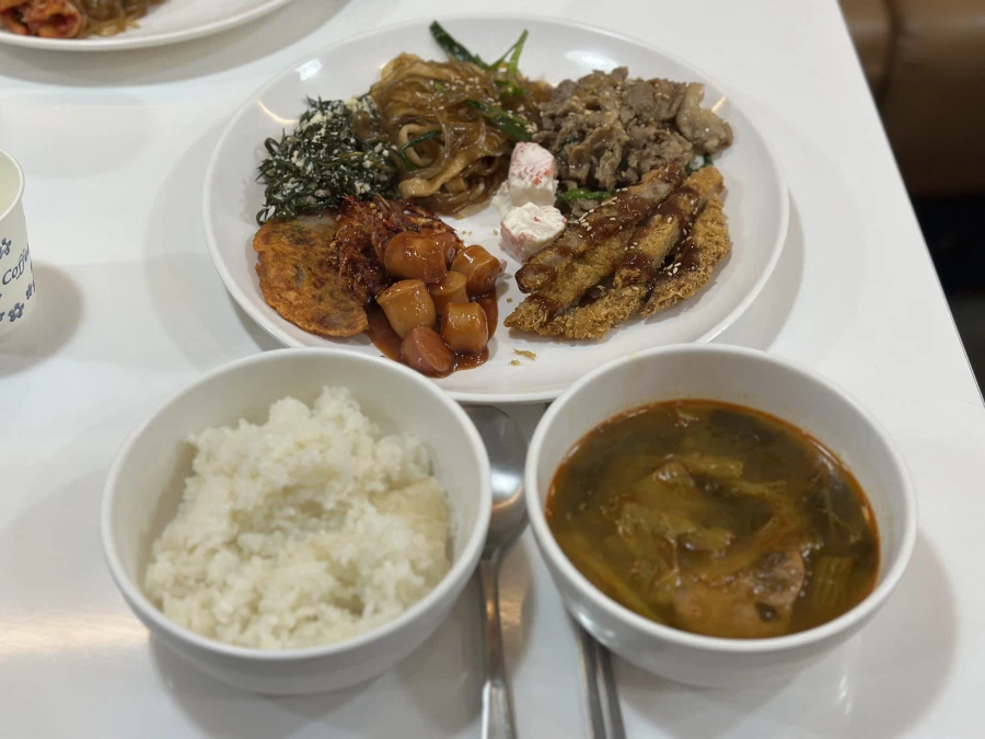 점심은 함바집_1.webp