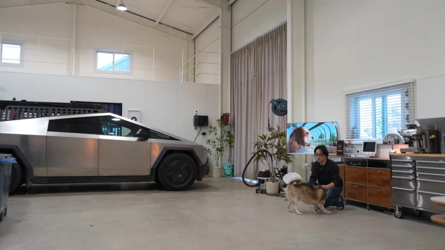 12년째 창고에서 산다는 유튜버_2.webp