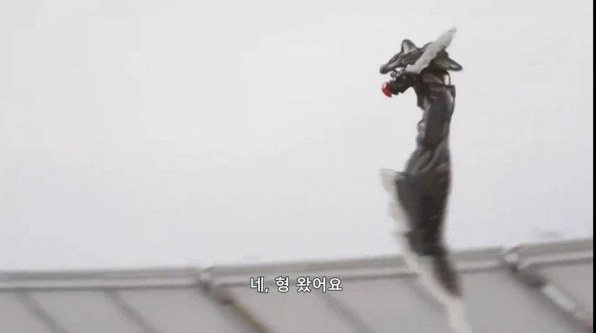 슈퍼전대) 요즘 전대 무기는 레드의 가족으로 만듬_1.webp