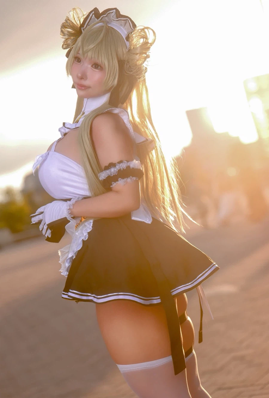 허벅지가 굉장한 코스어_15.webp