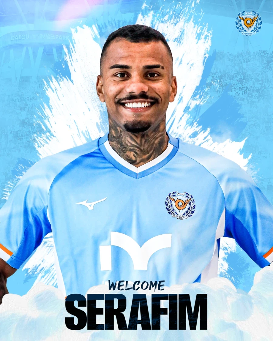 세라핌 유니폼 샷_1.webp