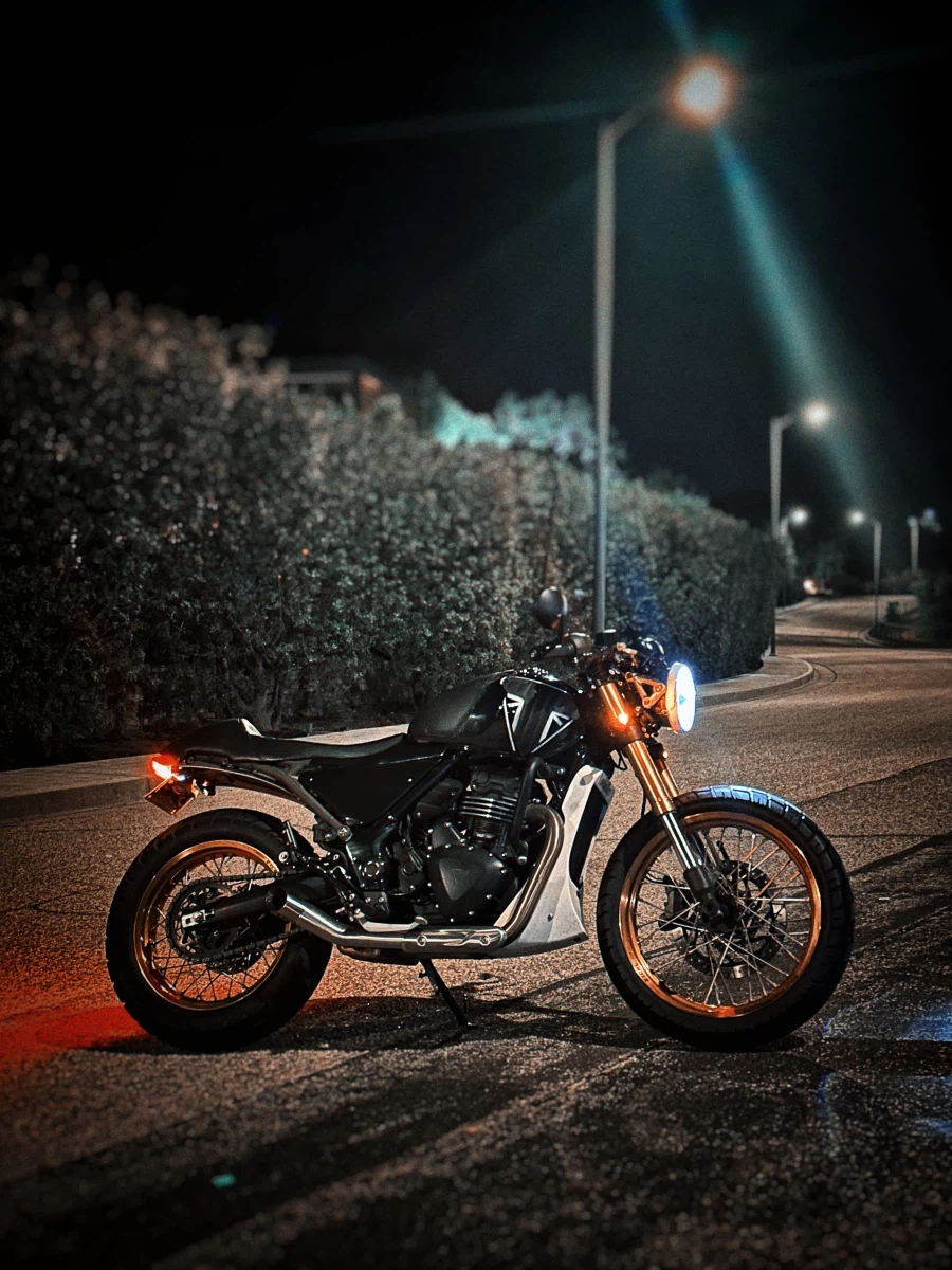 커스텀 트라이엄프 스피드 400_3.webp