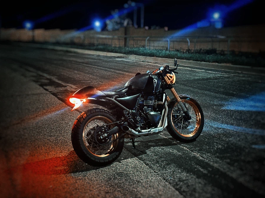 커스텀 트라이엄프 스피드 400_2.webp