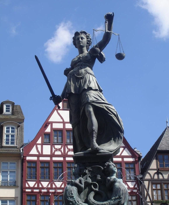 정의의 여신상에 대한 한국만의 독특한 특징_4.webp