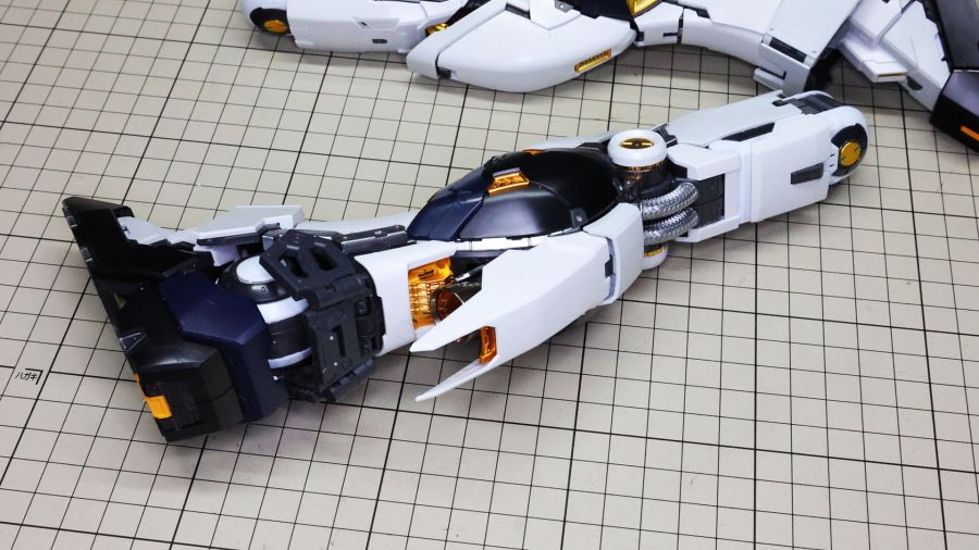 PG 언리쉬드 뉴 건담 장갑 & 무장 조립 과정 사진 (스크롤 주의)_20.jpg