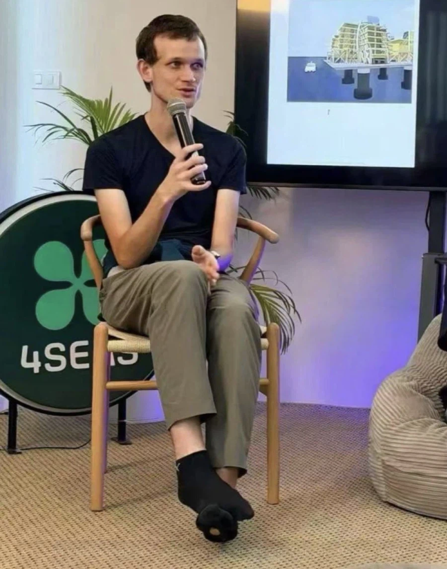 이더리움 창시자 근황.jpg_1.webp