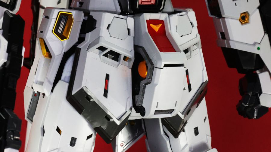 PG 언리쉬드 뉴 건담 롤아웃 포징 사진_19.jpg