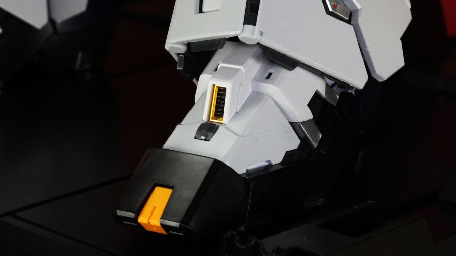 PG 언리쉬드 뉴 건담 롤아웃 포징 사진_20.jpg