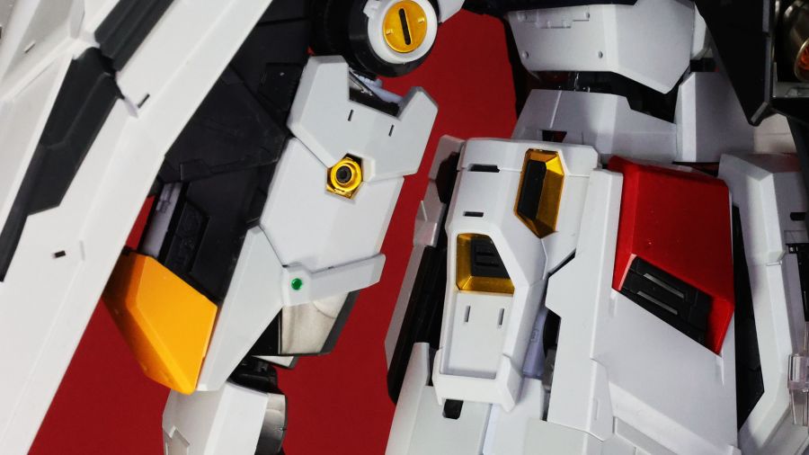 PG 언리쉬드 뉴 건담 롤아웃 포징 사진_26.jpg