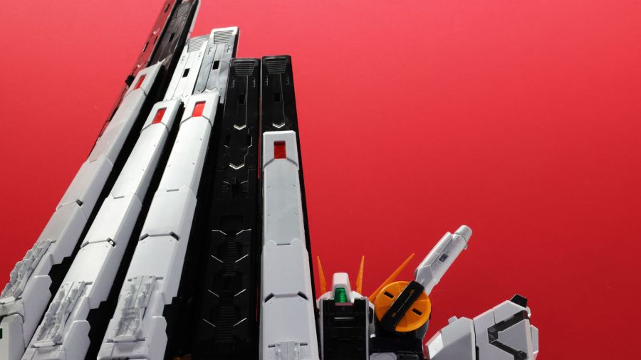 PG 언리쉬드 뉴 건담 롤아웃 포징 사진_56.jpg