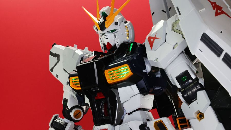 PG 언리쉬드 뉴 건담 롤아웃 포징 사진_60.jpg