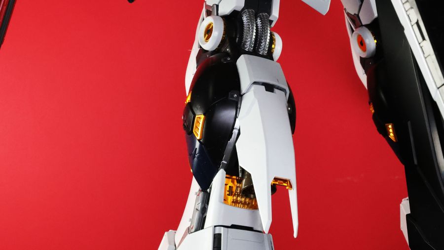 PG 언리쉬드 뉴 건담 롤아웃 포징 사진_67.jpg