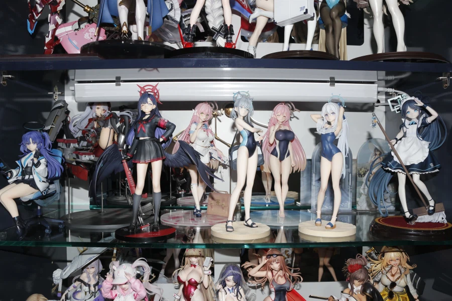 장식장 뒤에 거울 붙인 겸 미소녀 피규어 재배치_6.webp