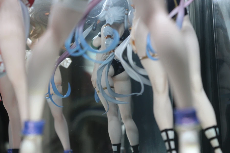 장식장 뒤에 거울 붙인 겸 미소녀 피규어 재배치_20.webp