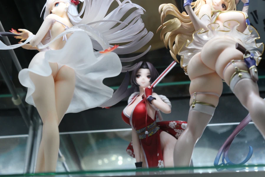 장식장 뒤에 거울 붙인 겸 미소녀 피규어 재배치_19.webp