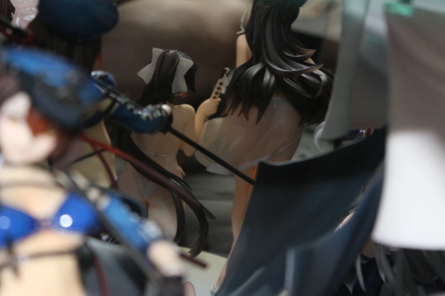 장식장 뒤에 거울 붙인 겸 미소녀 피규어 재배치_37.webp