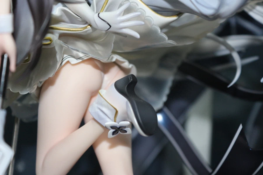 장식장 뒤에 거울 붙인 겸 미소녀 피규어 재배치_38.webp