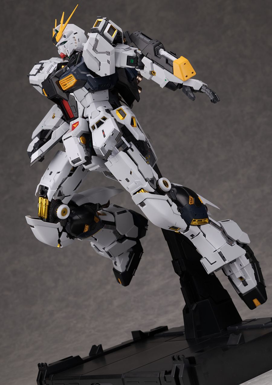 PG 언리쉬드 뉴 건담 해외 리뷰: 본체편 (스크롤 주의)_138.jpg