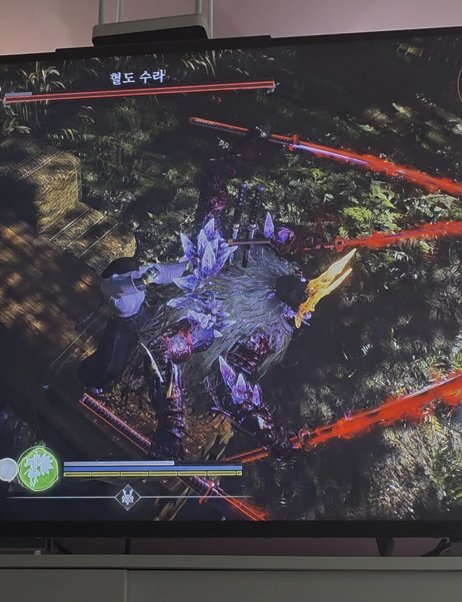 혈도수라 벽에 끼여서 깨네요. 두번째에요.._1.jpg