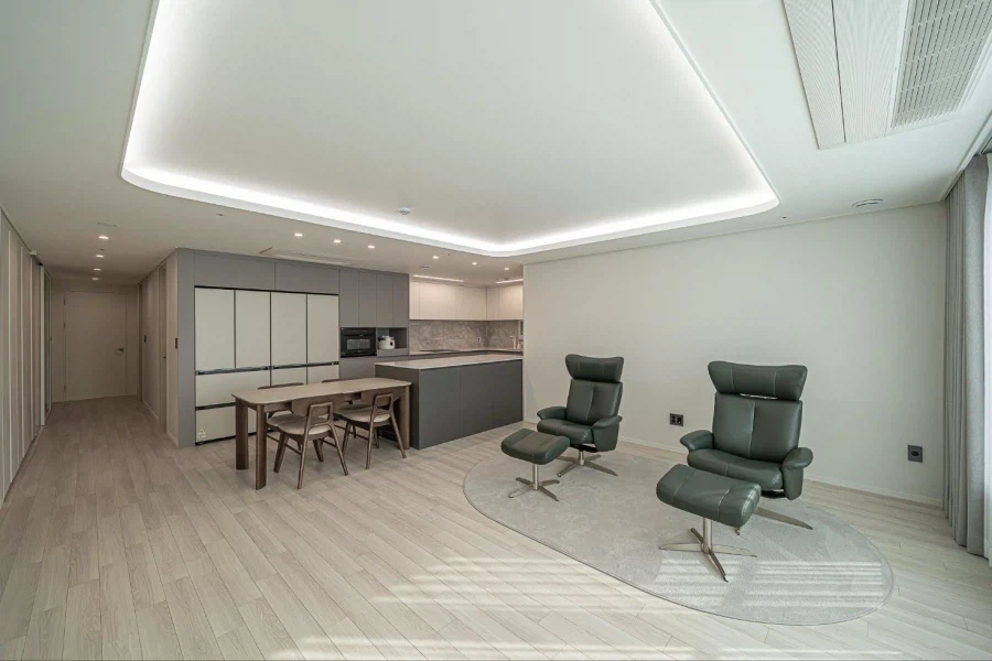 50대 중년 아재 새 아파트로 이사_5.webp