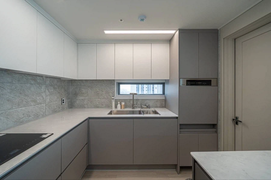 50대 중년 아재 새 아파트로 이사_6.webp