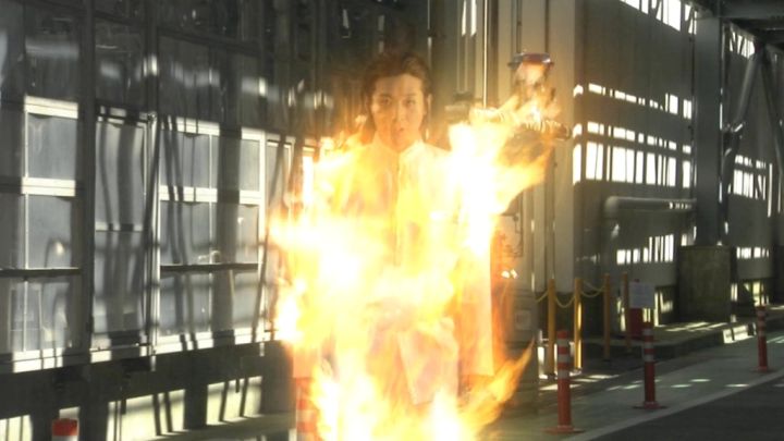 [가면라이더 더블] 다른 빌런들과 싸우는 최종보스_65.jpg