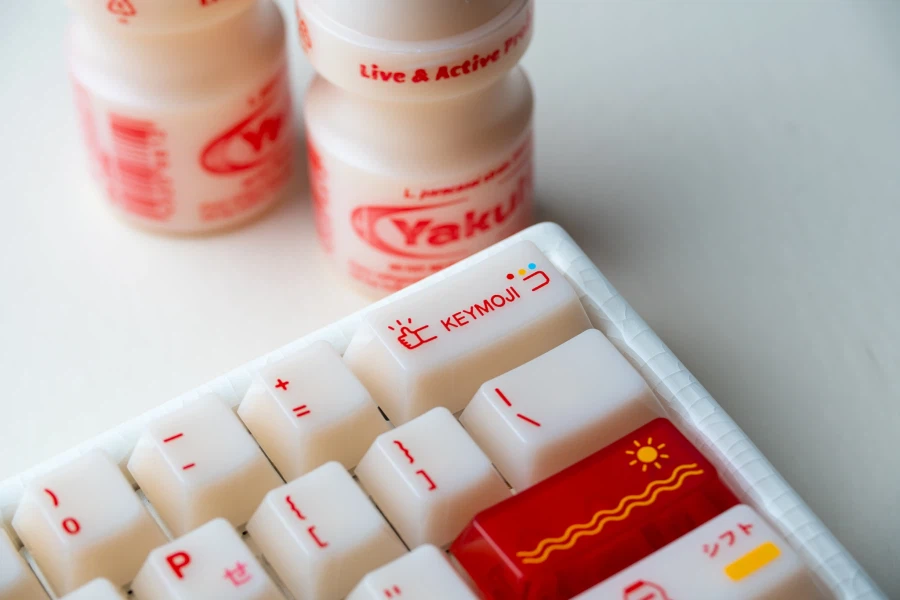 최근 X에서 화제가 된 야쿠르트 테마 키보드 키캡_2.webp