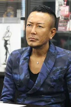 야쿠자 아닙니다. 게임 디렉터입니다._3.webp