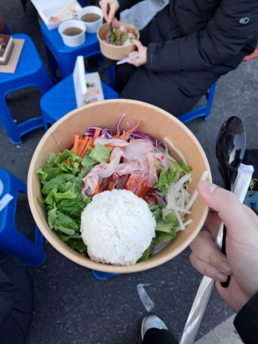 색다른 농성장 음식들(회덮밥, 비건카레, 샌드위치)_1.webp