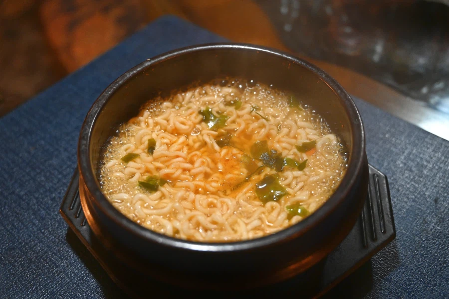 아침에 끼려묵는 너구리;ㅎ_1.webp