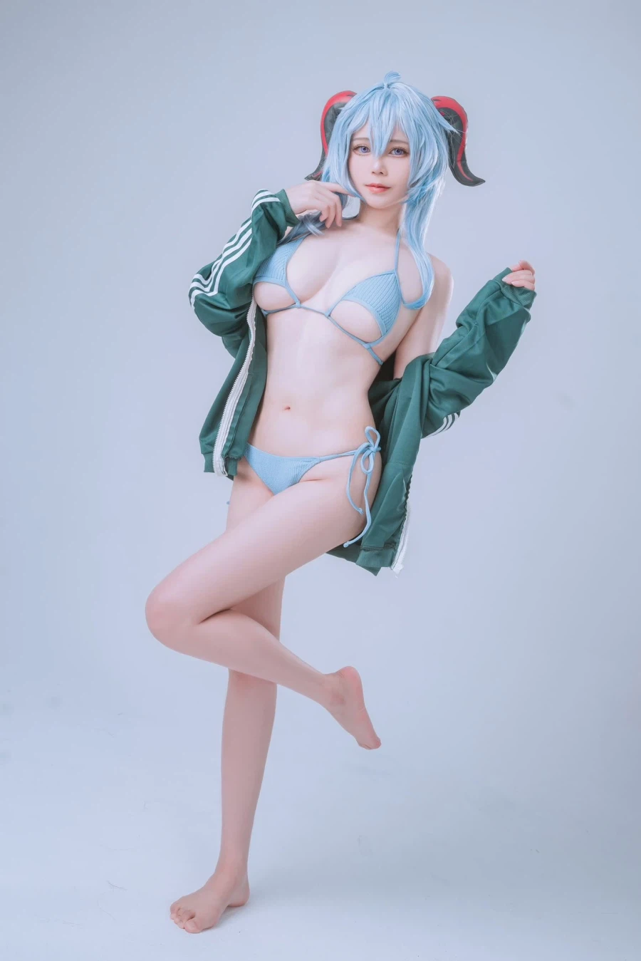 [후방,원신] 수영복 입은 감우 코스프레_3.webp