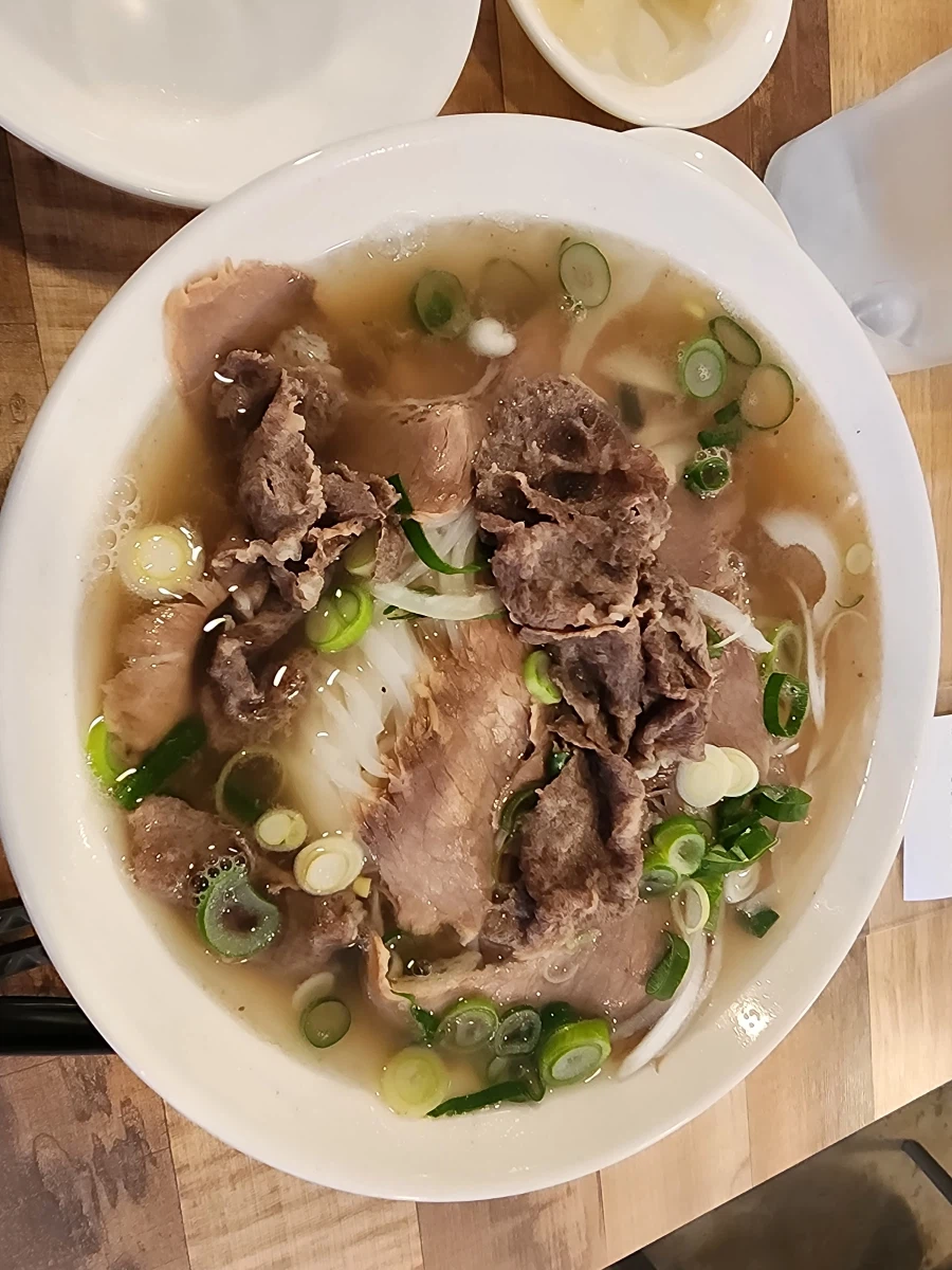 돼억시니)쌀국수랑 피자 먹었어요_1.webp