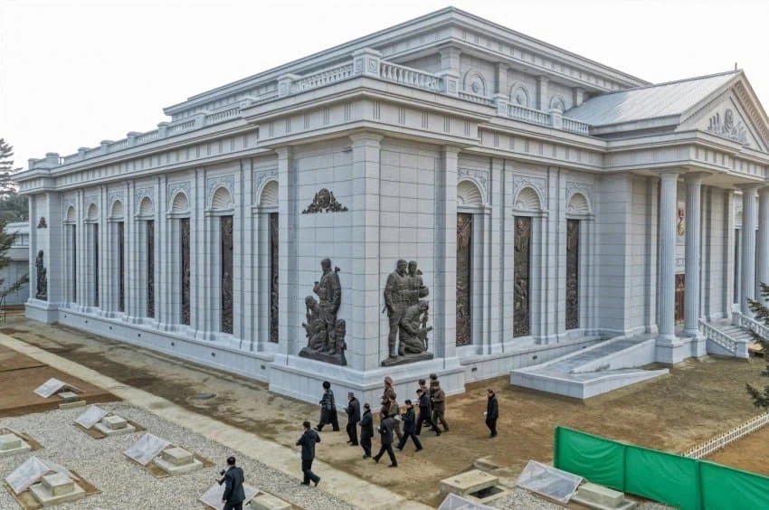 북괴 김정은의 우러전 전사자 티배깅 근황_1.webp