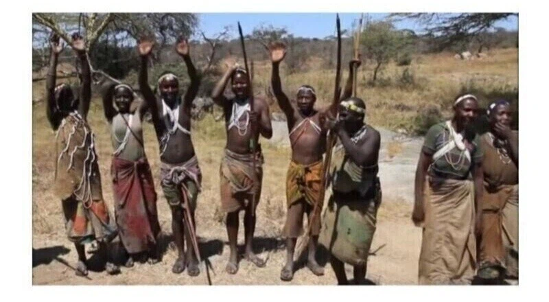 원주민에게 컴파운드 보우를 선물한 반응_4.webp