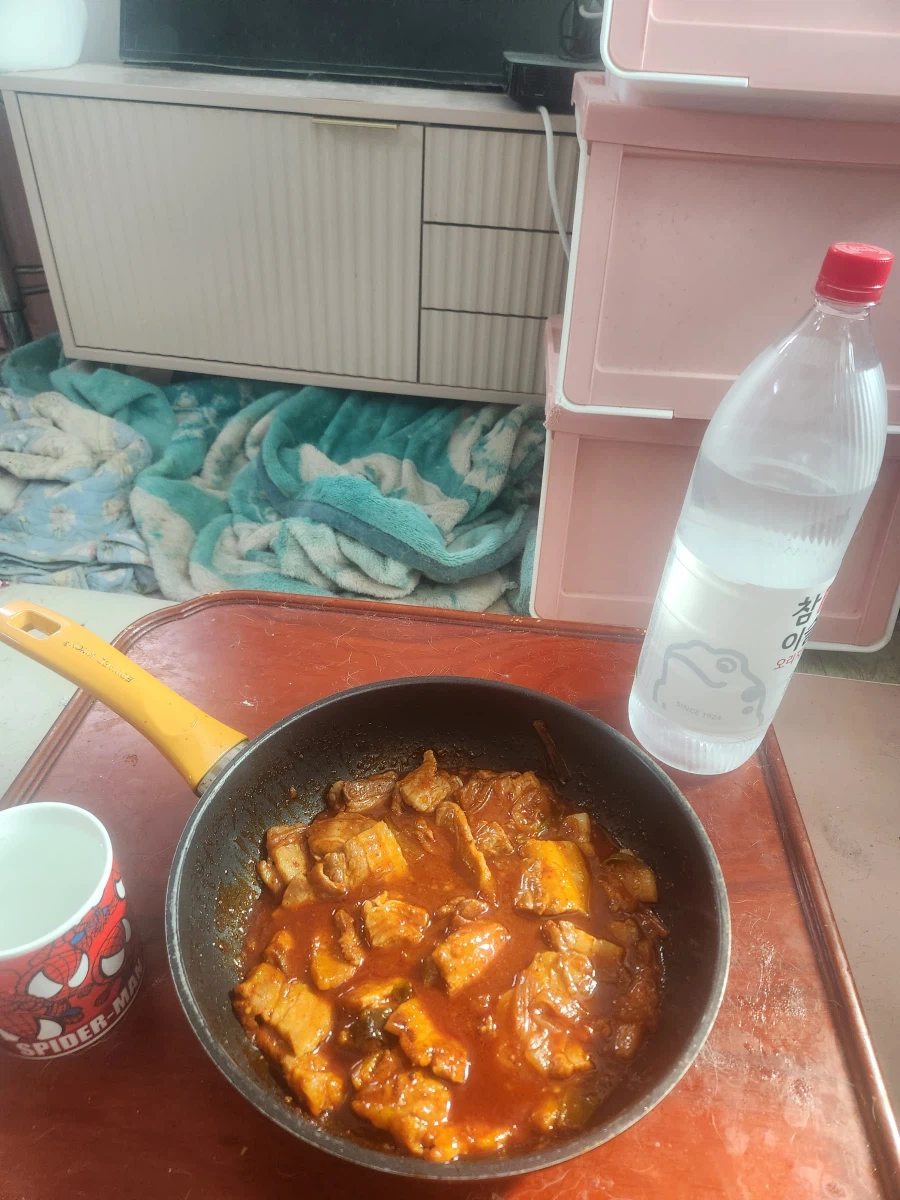 제육볶음 혼술_1.webp